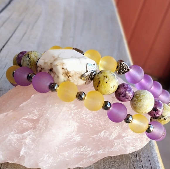 Howlite three bracelet stack - Picture 7 of 13